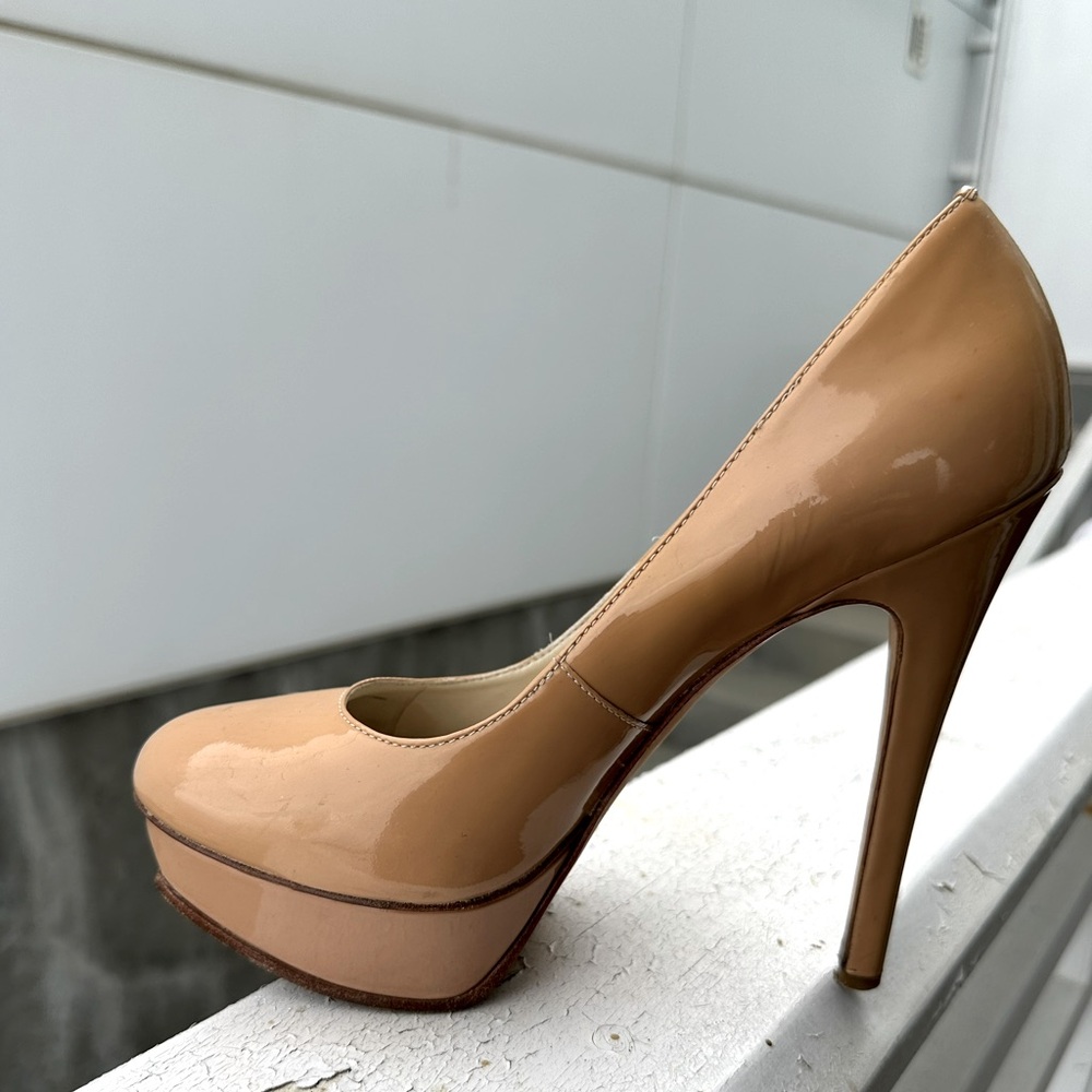 Platform Patent Leather Pump Vera Wang 9m